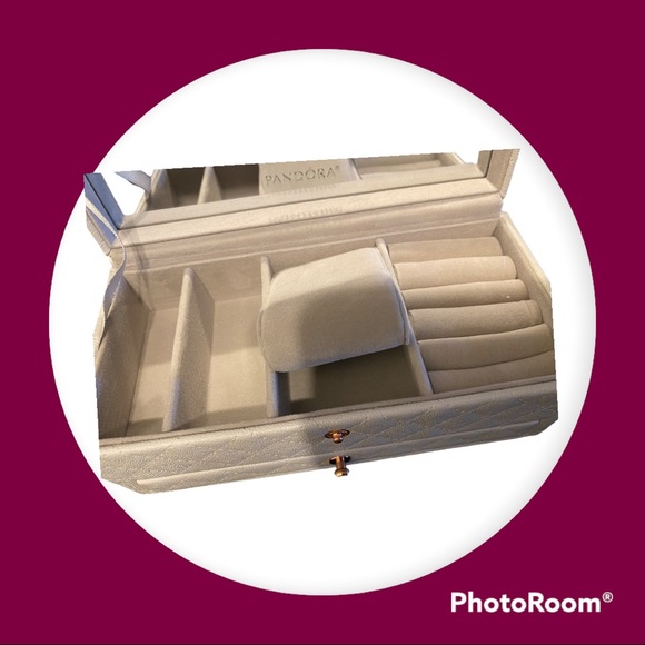 NWOT Authentic Pandora quilted travel case - Picture 6 of 6